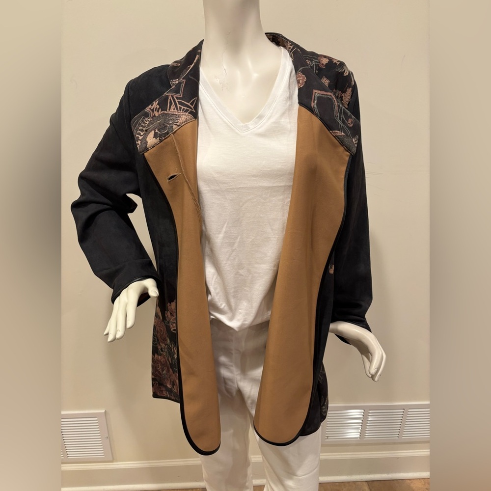 Radzoli Floral Asymmetrical Grey & Pastel Embroidery Detail Button-Up Tunic, L - Picture 6 of 13